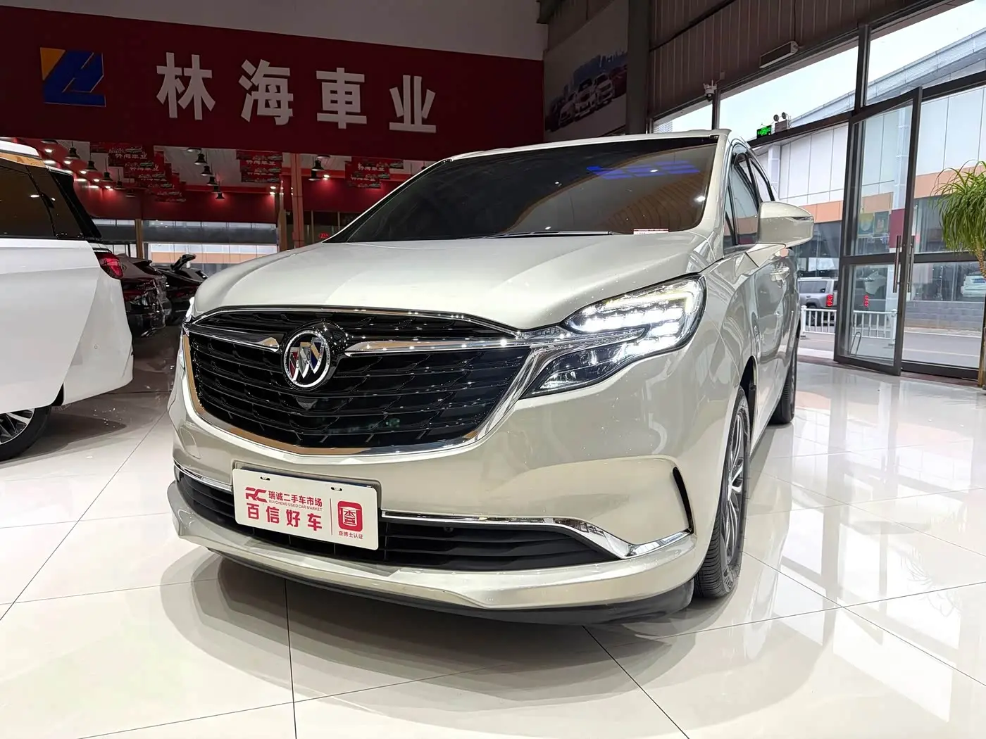 Buick GL8 2021 — Photo 4/20