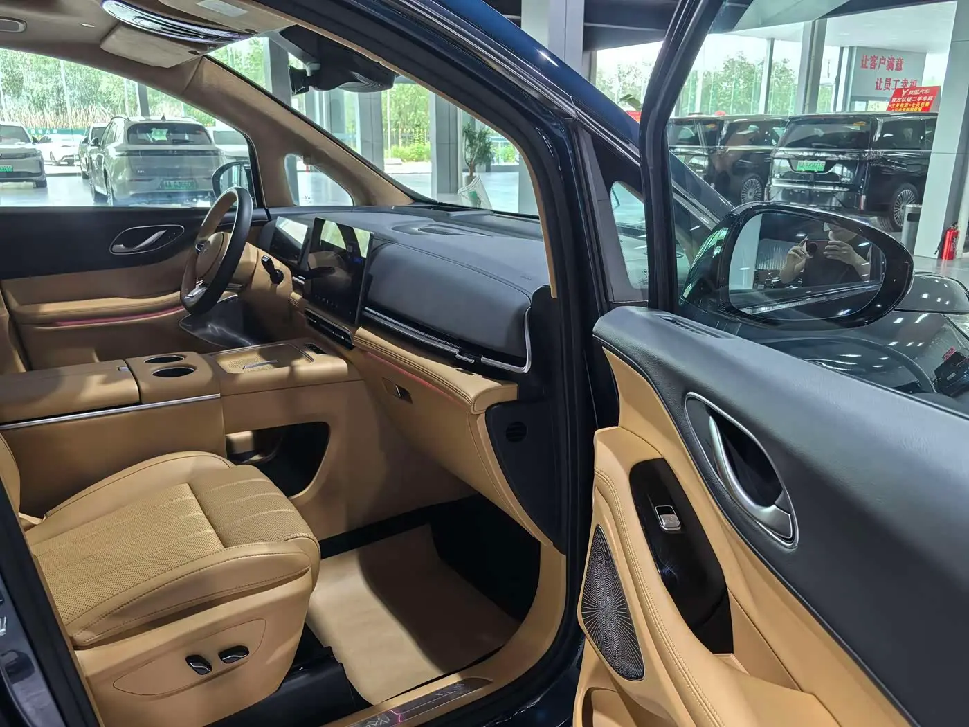 Voyah Auto Voyah Dreamer 2025 — Photo 6/13