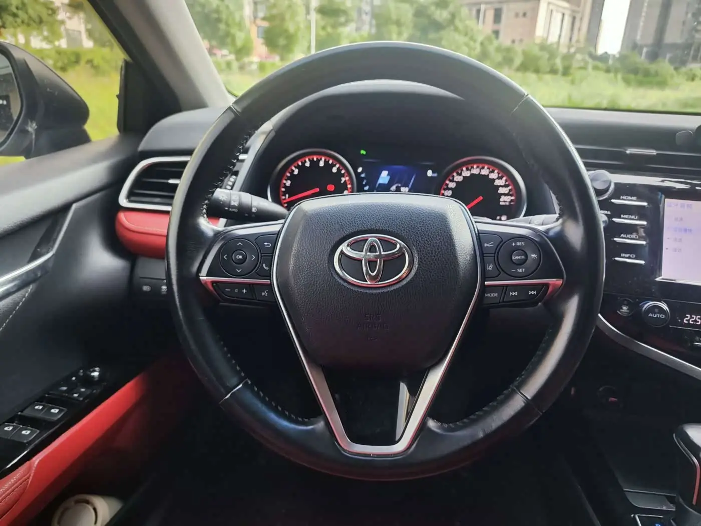 Toyota Camry 2018 — Photo 12/15