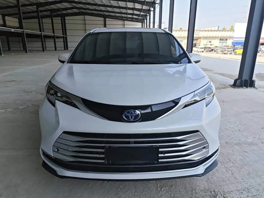 Toyota Sienna 2023 — Photo 3/20