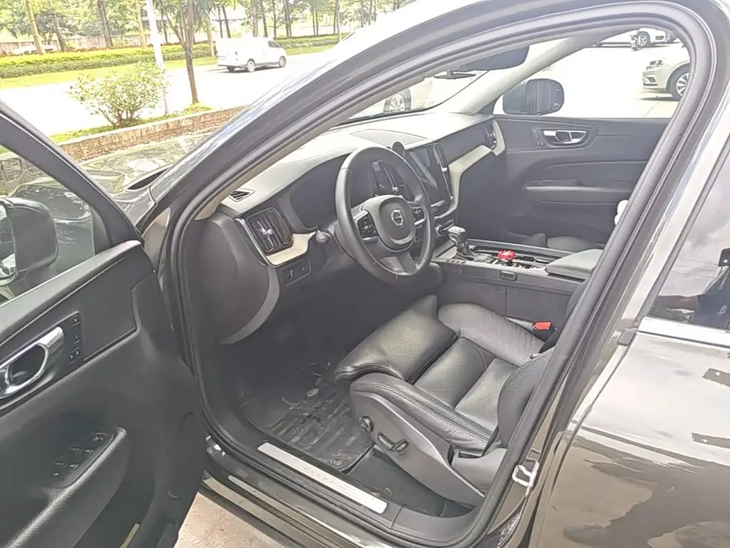Volvo XC60 2020 — Фото 16/20