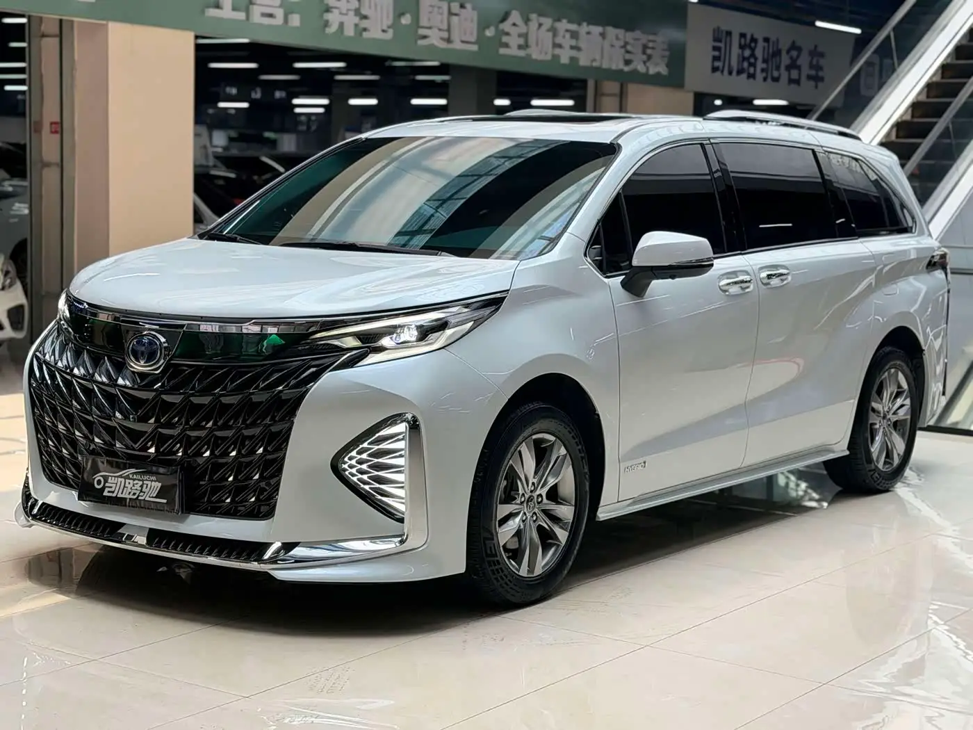 Toyota Granvia, 2023