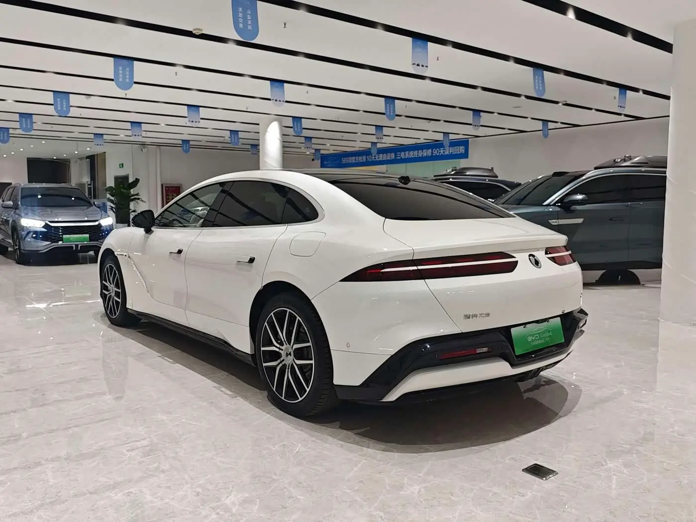 Denza Z9 2025 — Photo 13/16