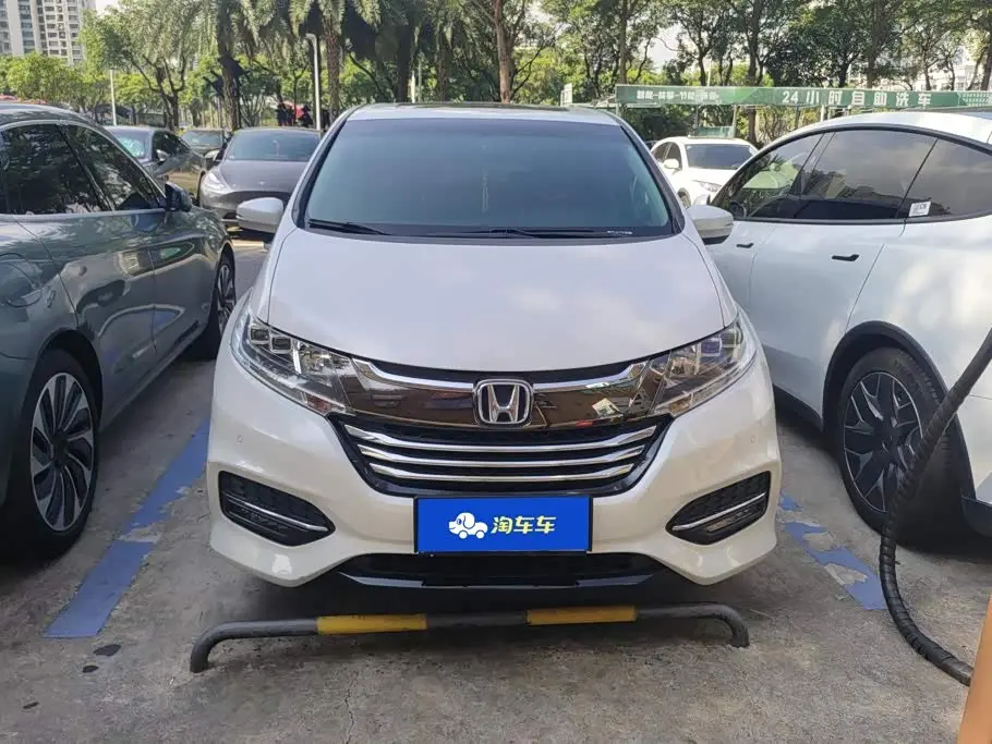 Honda Odyssey 2019 — ფოტო 2/16