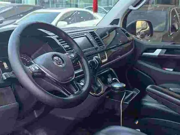 Volkswagen Multivan 2018 — Photo 6/7