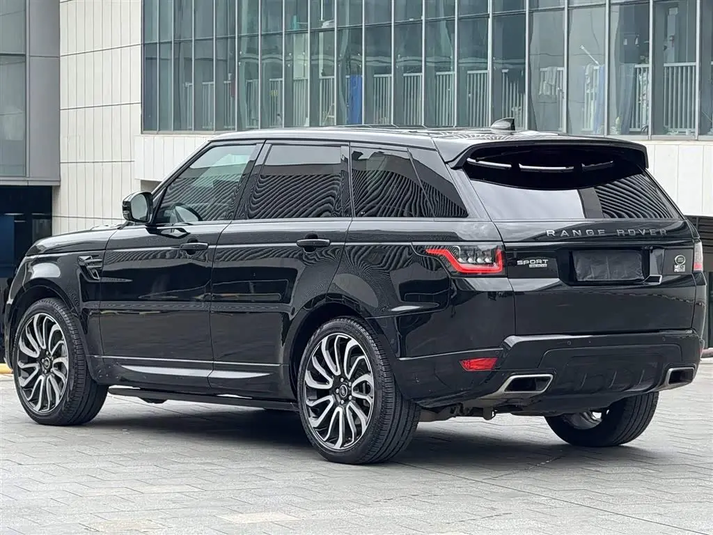 Land Rover Range Rover Sport 2018 — Photo 13/20