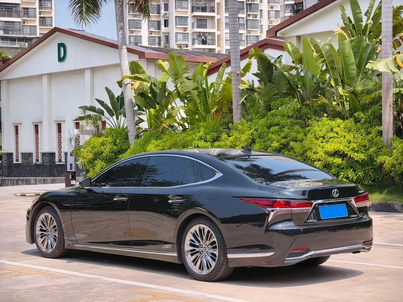 Lexus LS 2018 — Photo 4/17