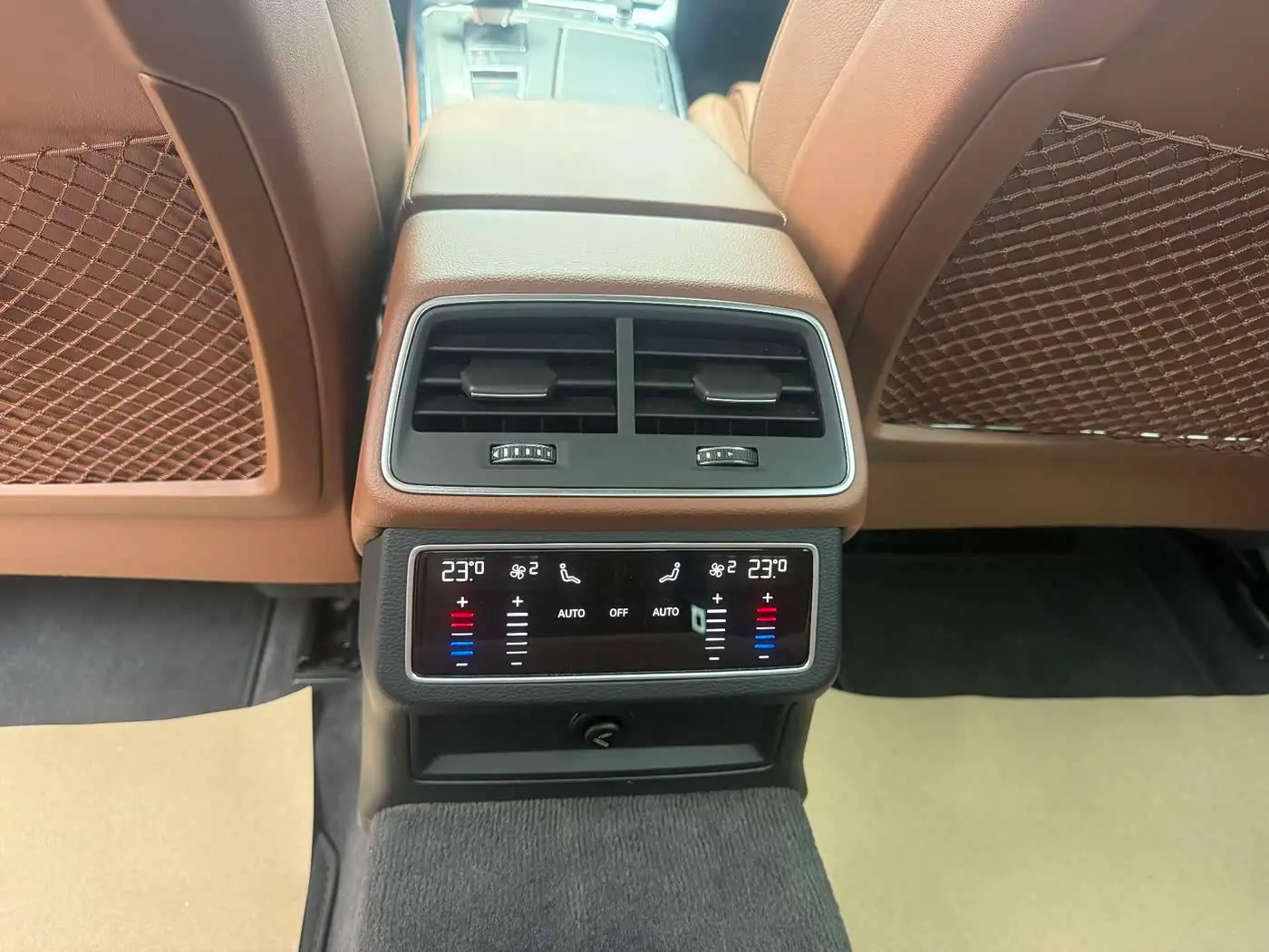 Audi A6L 2019 — Şəkil 12/14