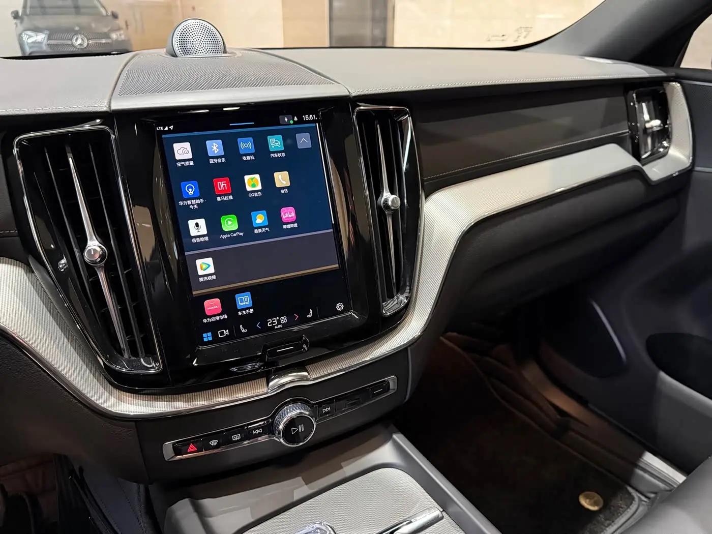 Volvo XC60 Plug-in Hybrid 2024 — Фото 7/19