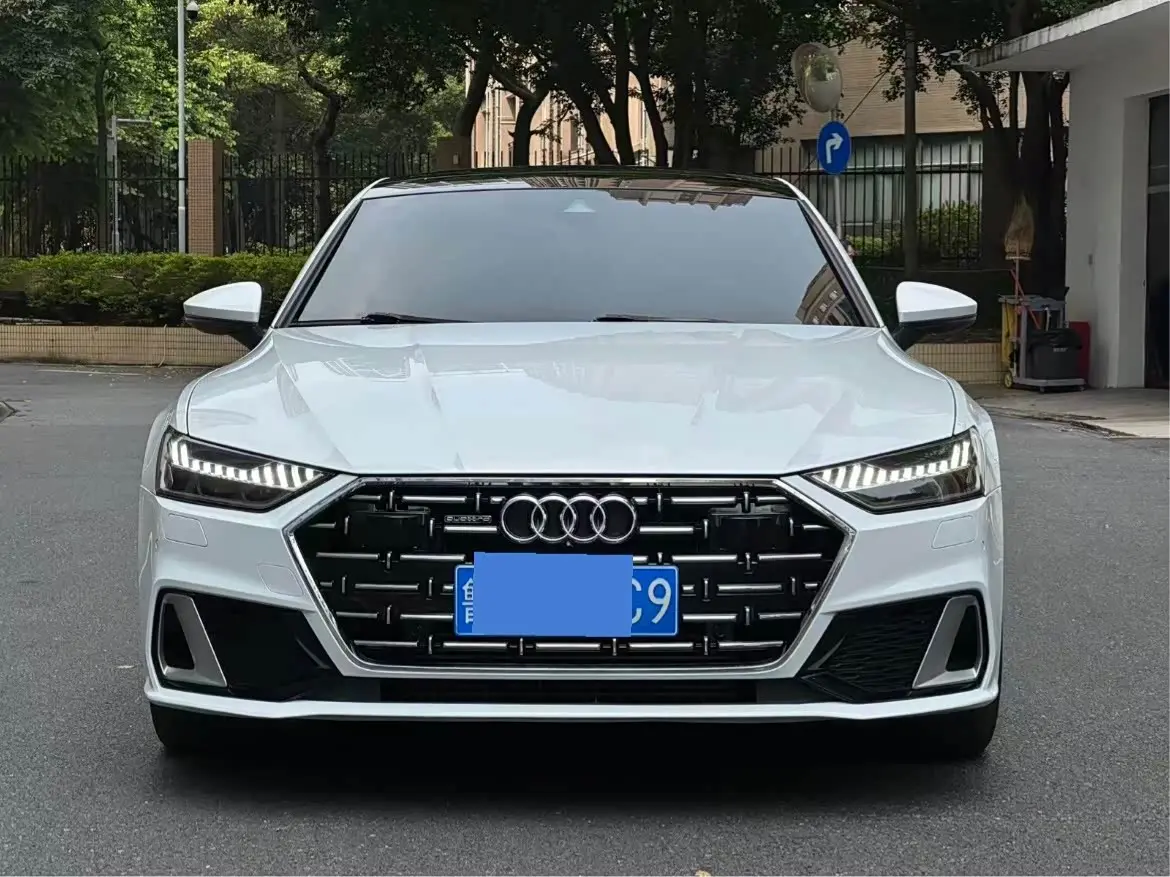 Audi A7L 2023 — Фото 1/7
