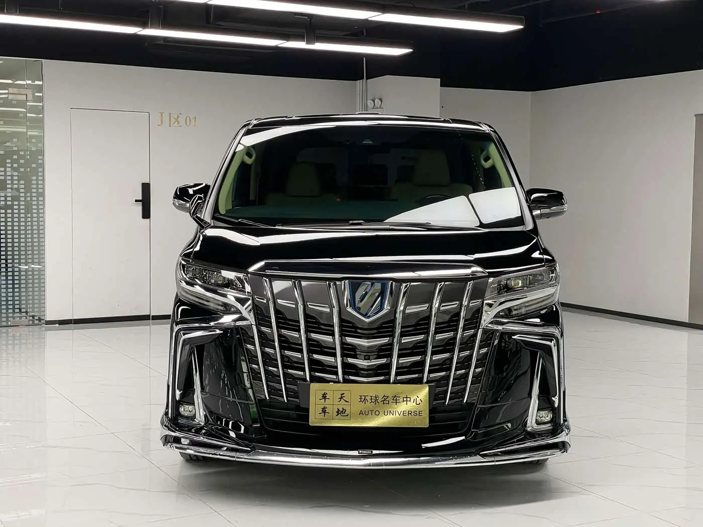 Toyota Alphard 2022 — Фото 2/14