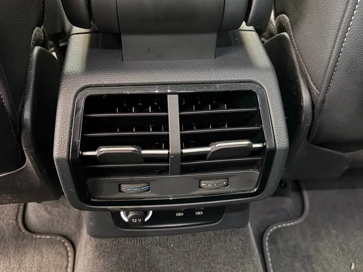 Audi Q3 2023 — Şəkil 13/18