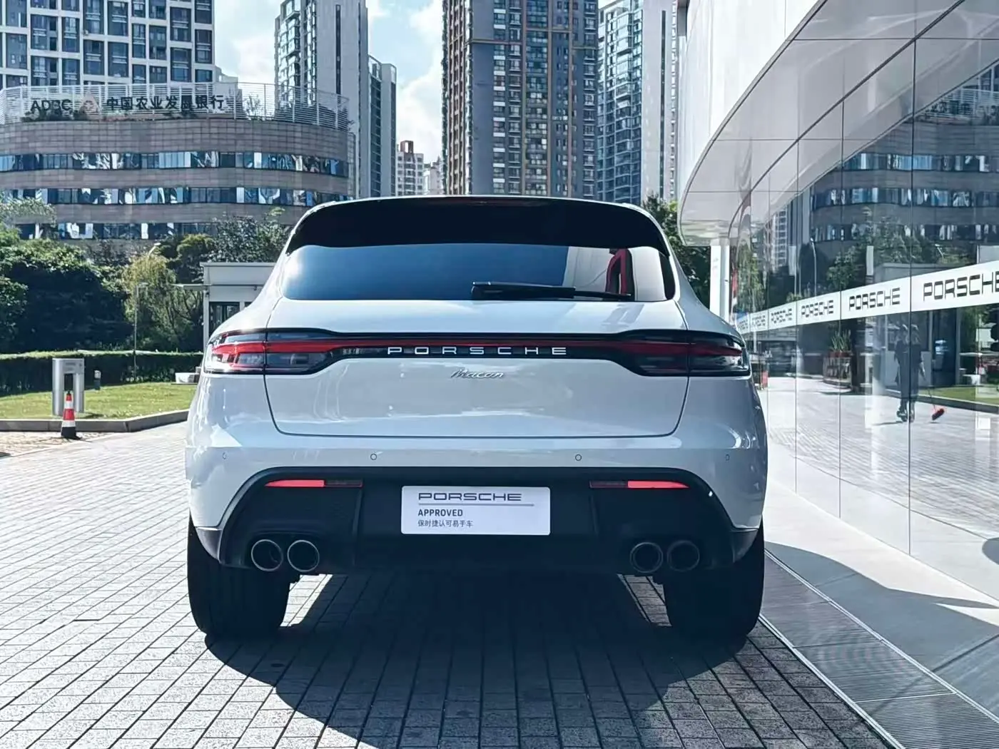 Porsche Macan 2024 — Photo 6/16