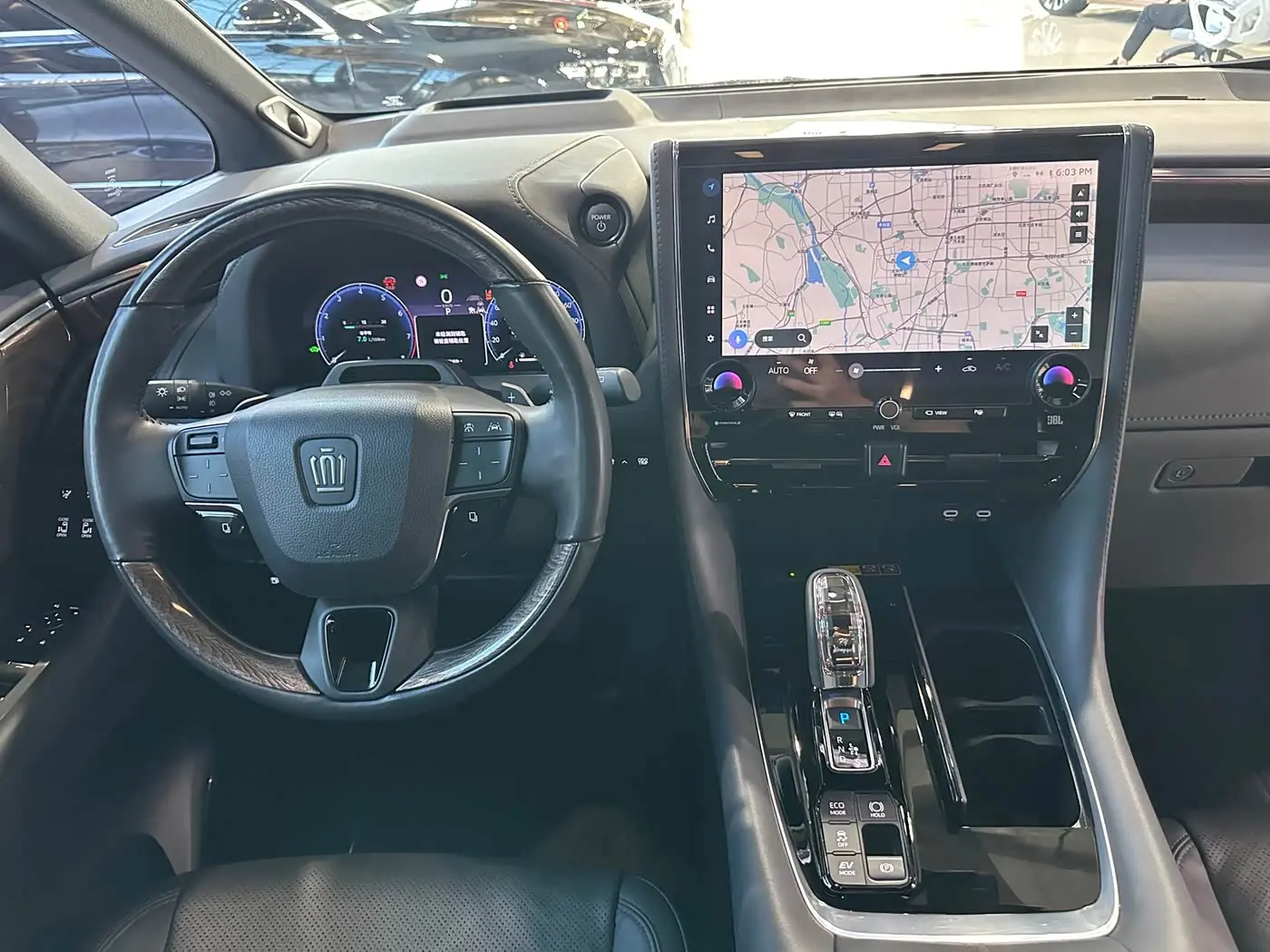 Toyota Vellfire 2024 — Photo 17/20