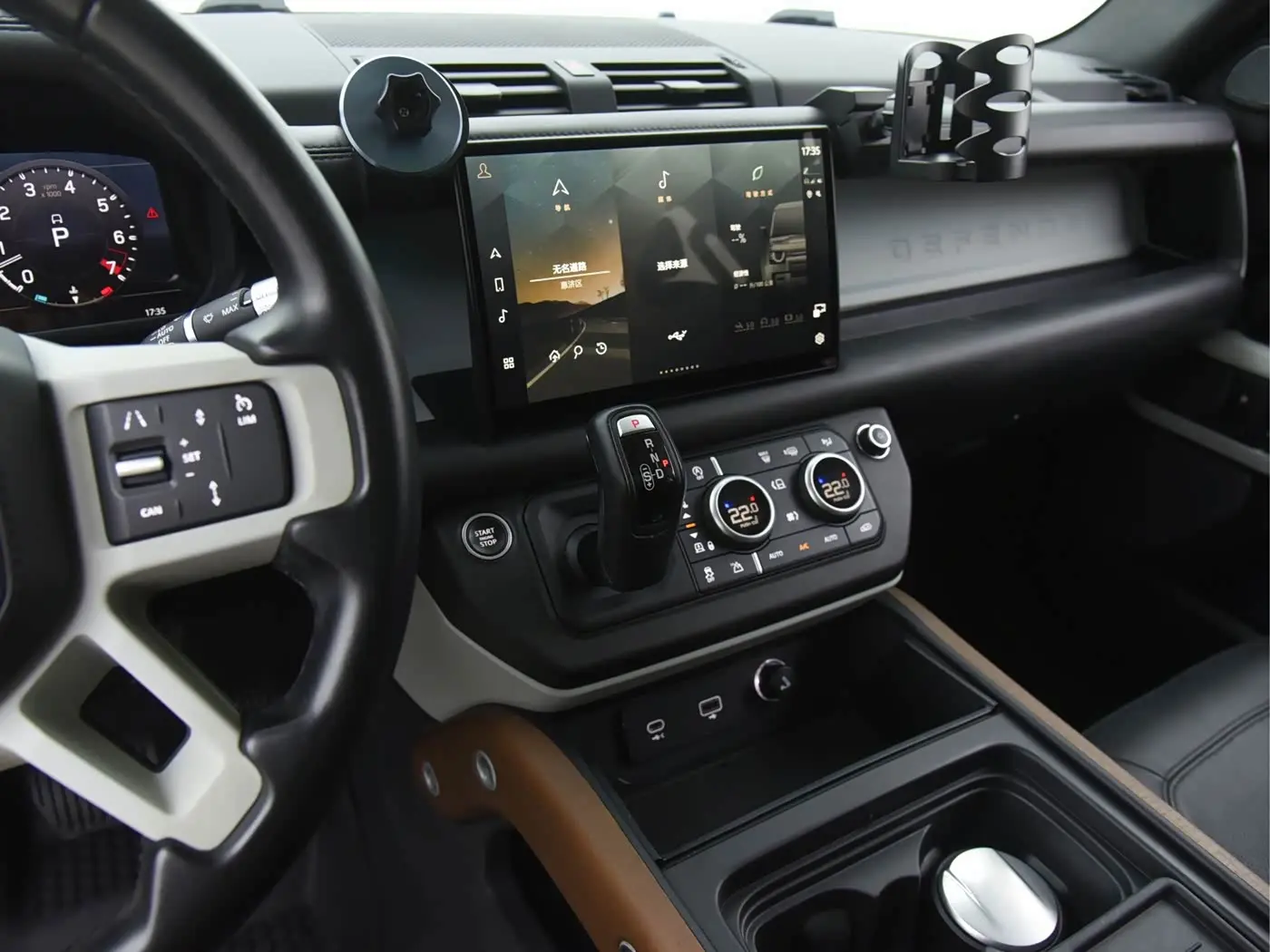 Land Rover Defender 2021 — Şəkil 9/16