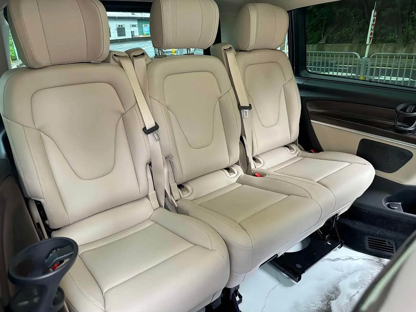 Mercedes-Benz V-Class 2020 — Photo 13/15