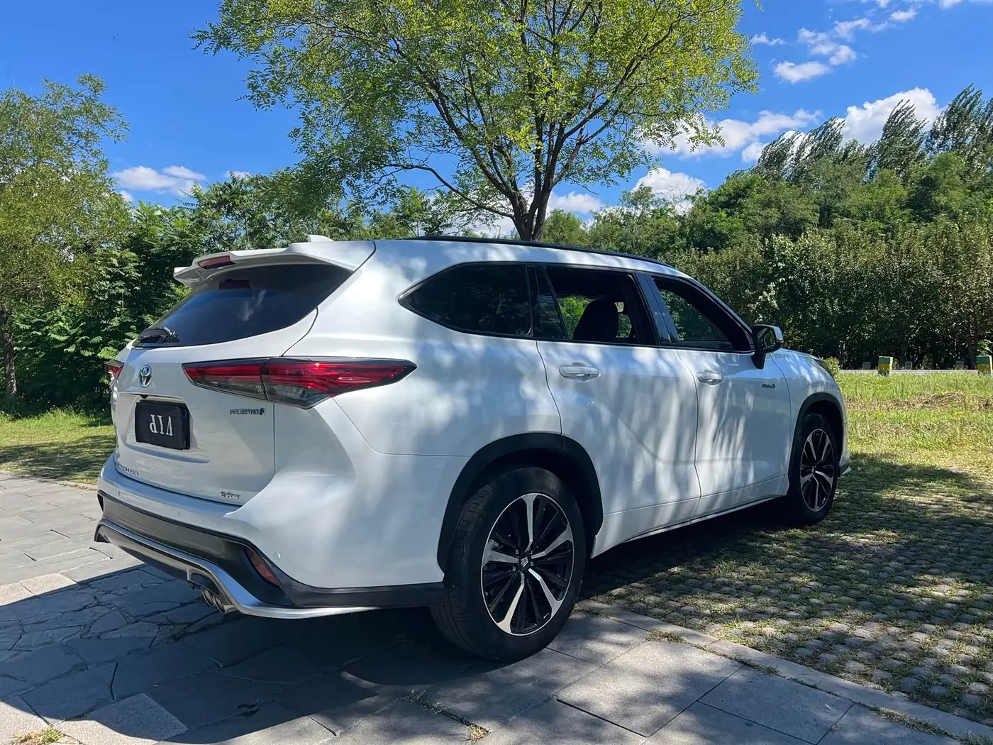 Toyota Crown Kluger 2022 — Photo 7/9