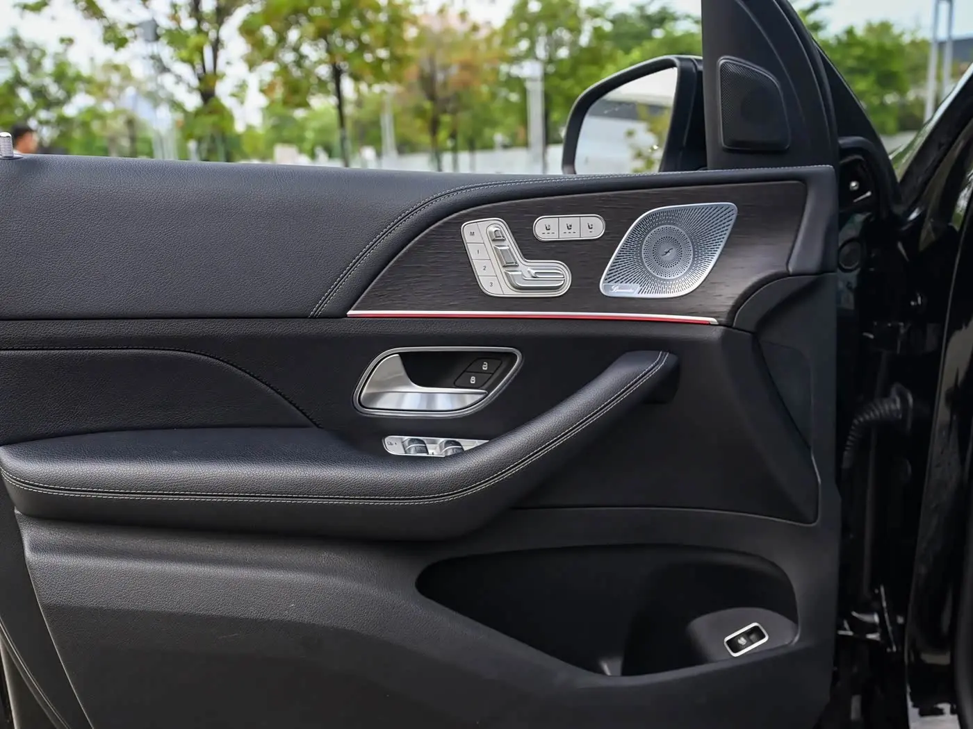 Mercedes-Benz GLS 2021 — Photo 7/20