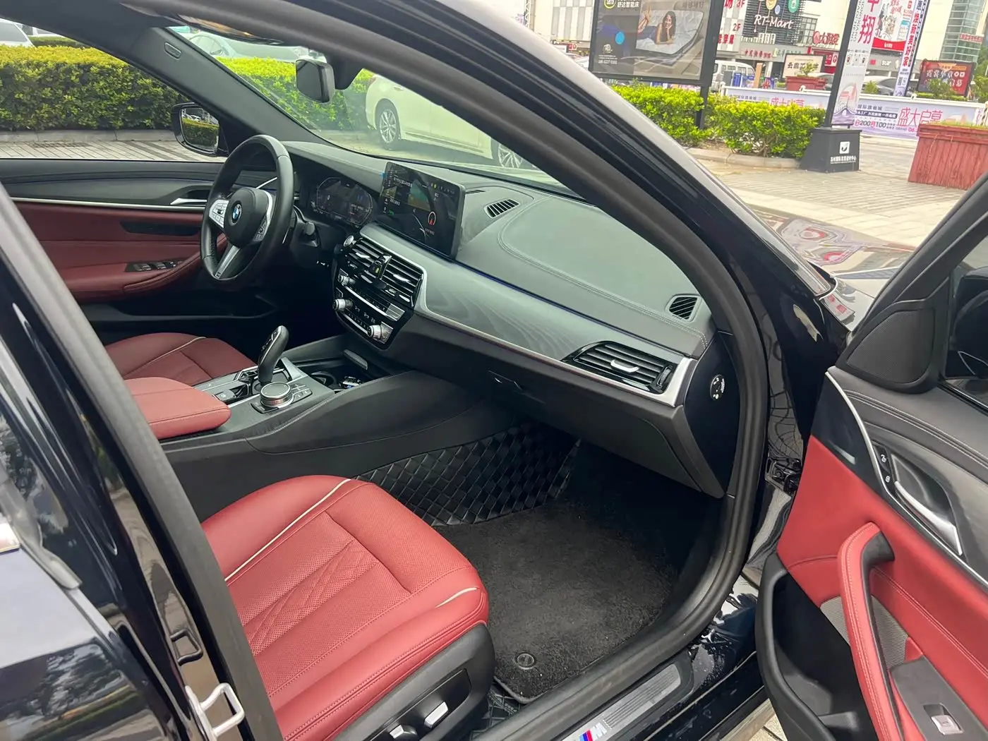 BMW 5 Series 2023 — Photo 10/10