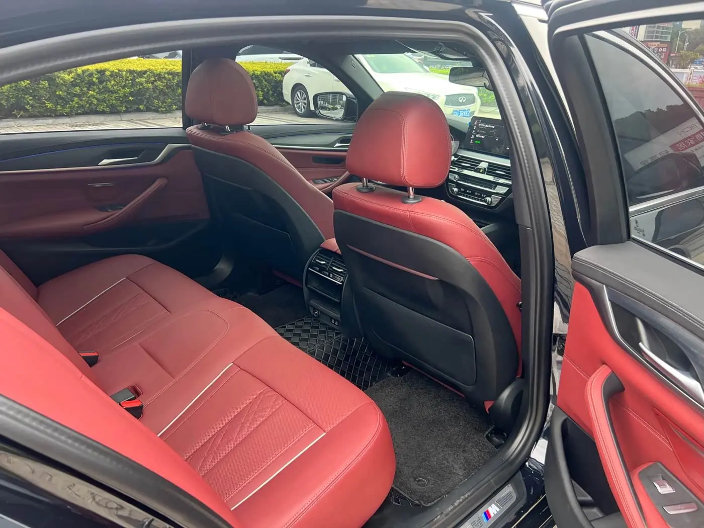 BMW 5 Series 2023 — Photo 9/10