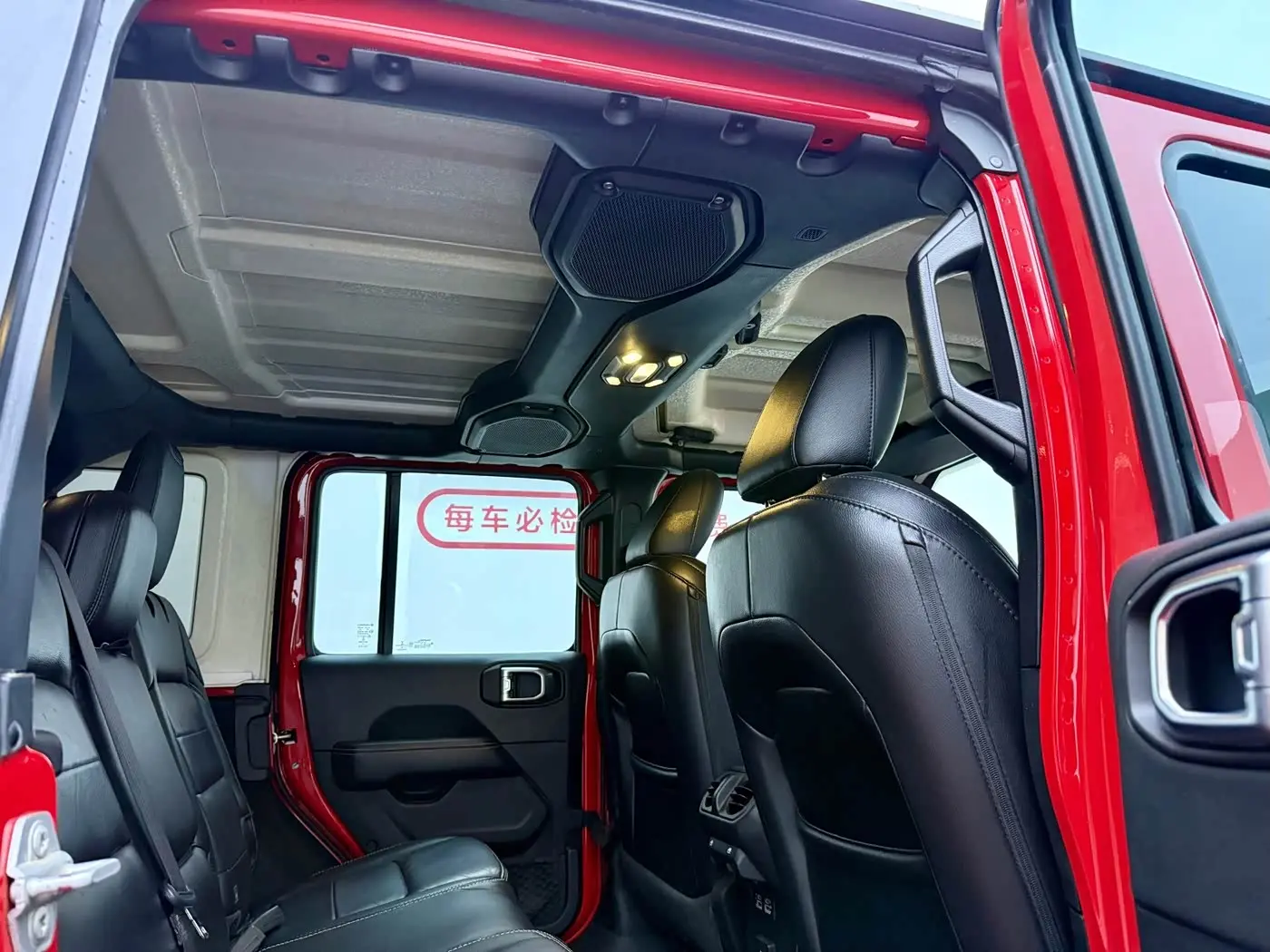 Jeep Wrangler 2020 — Фото 14/18