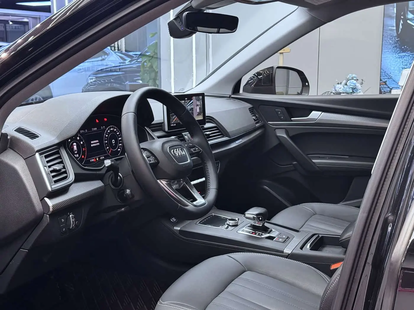 Audi Q5L 2021 — Photo 5/9