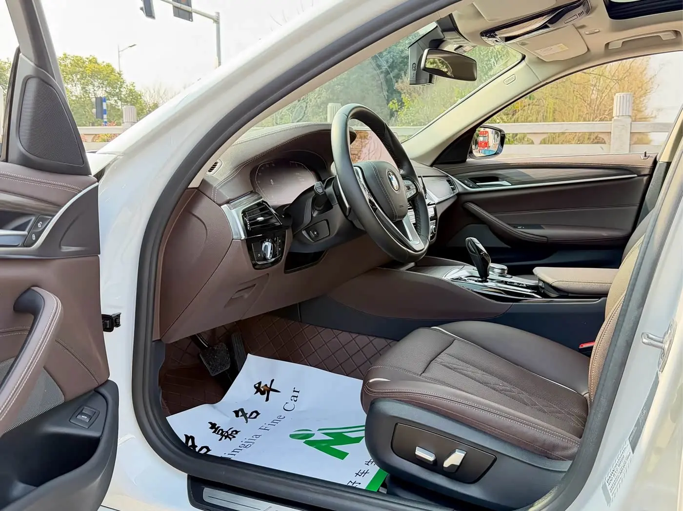 BMW 5 Series 2021 — ფოტო 3/8