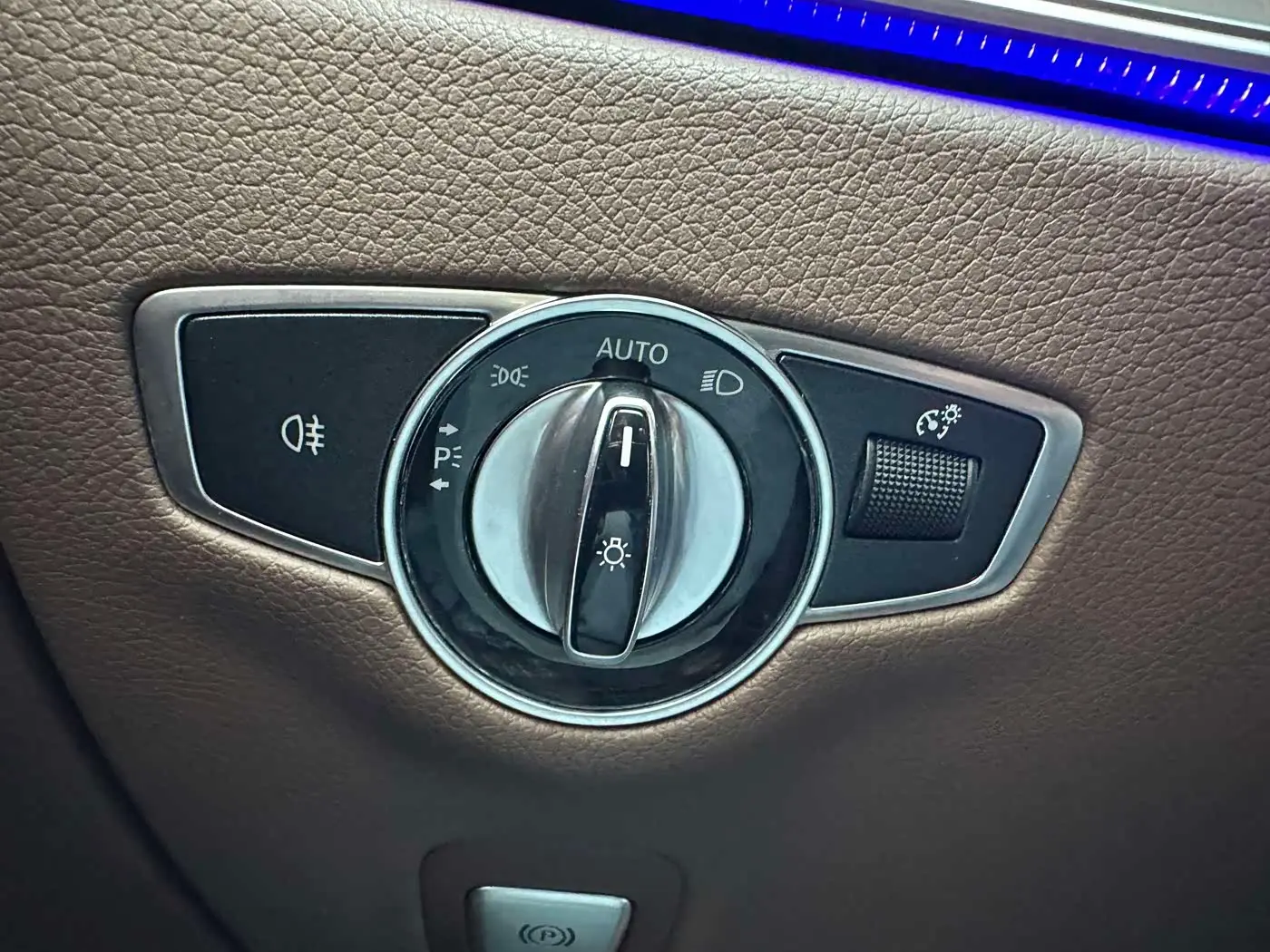 Mercedes-Benz E-Class 2019 — Photo 4/20