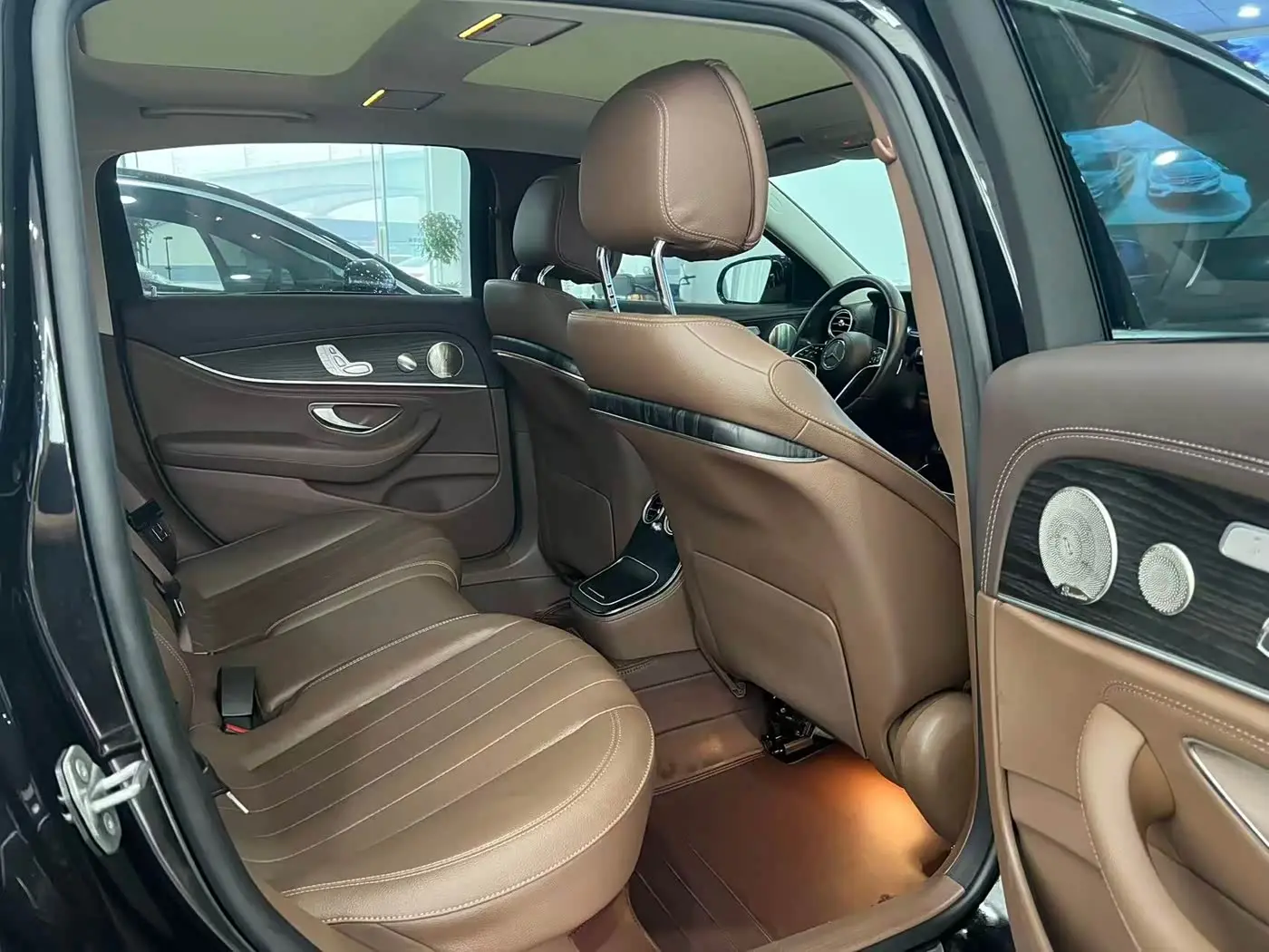 Mercedes-Benz E-Class 2023 — Photo 8/13