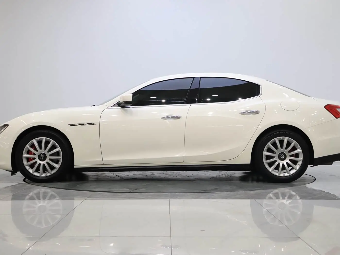 Maserati Ghibli 2016 — Şəkil 8/20