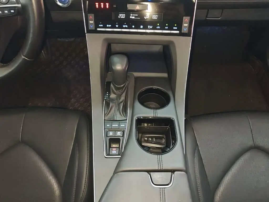 Toyota Avalon 2021 — Photo 13/19