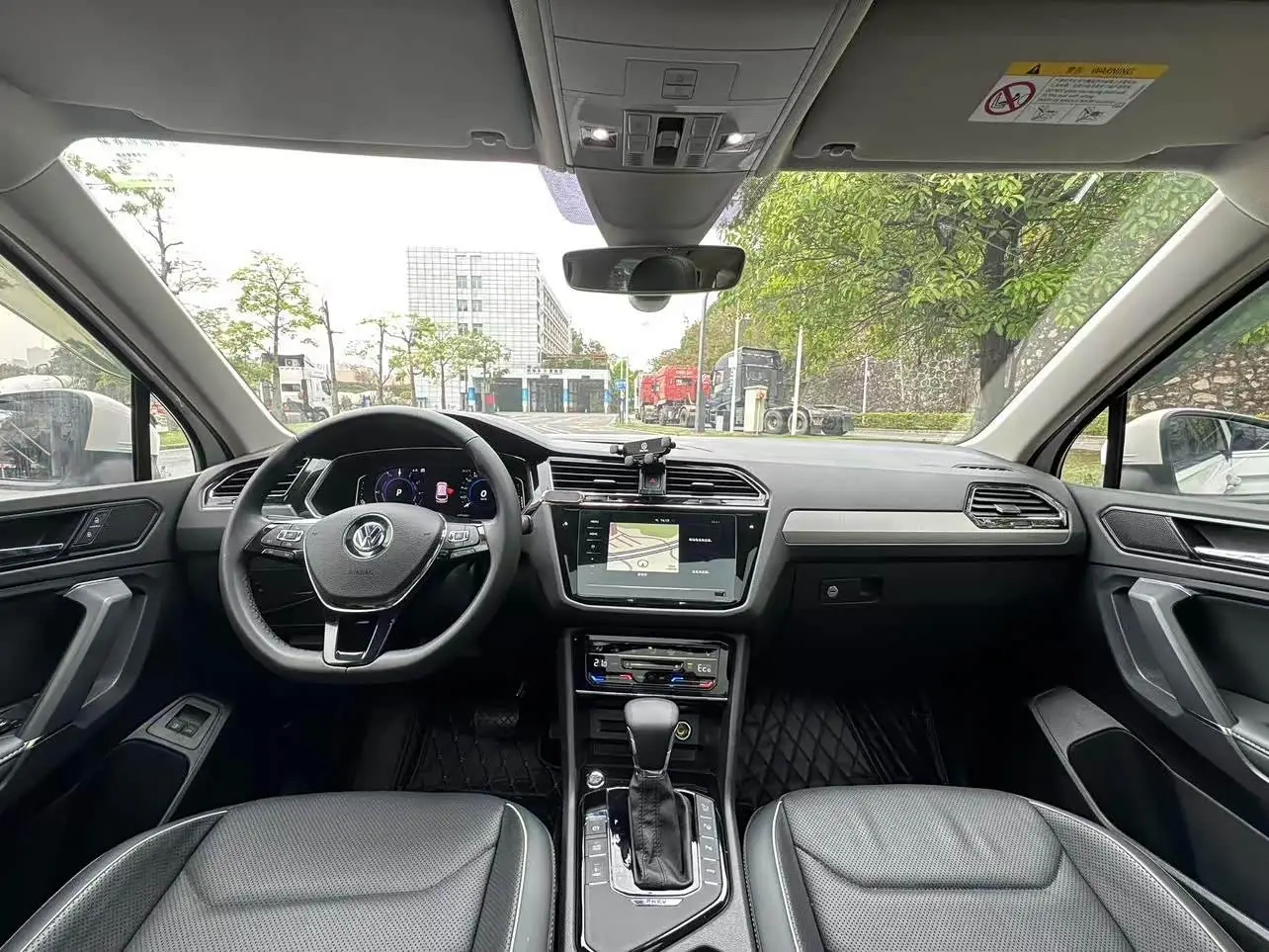 Volkswagen Tiguan L PHEV 2021 — Photo 5/18