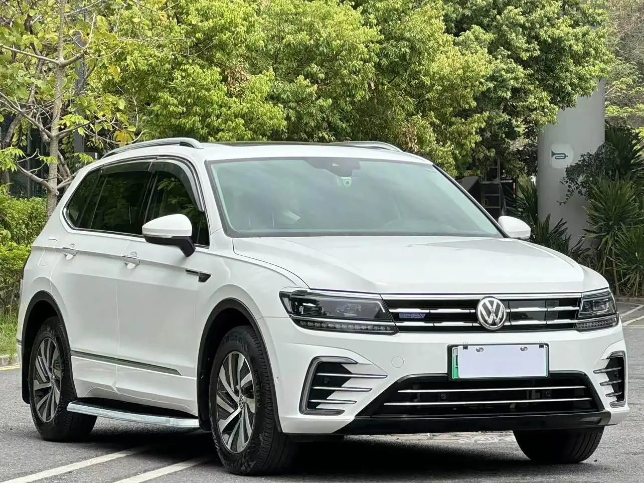 Volkswagen Tiguan L PHEV 2021 — Photo 3/18