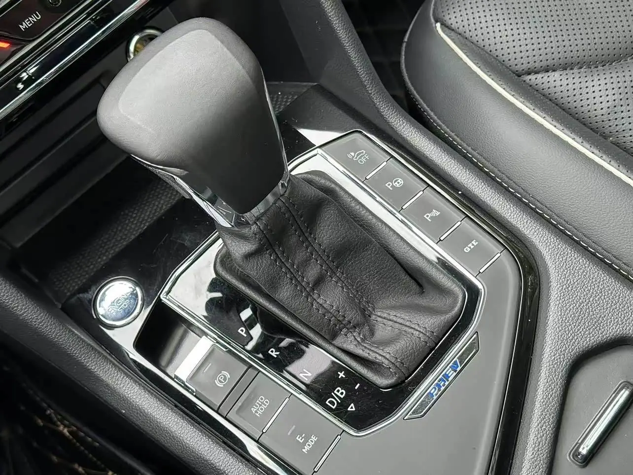 Volkswagen Tiguan L PHEV 2021 — Photo 11/18