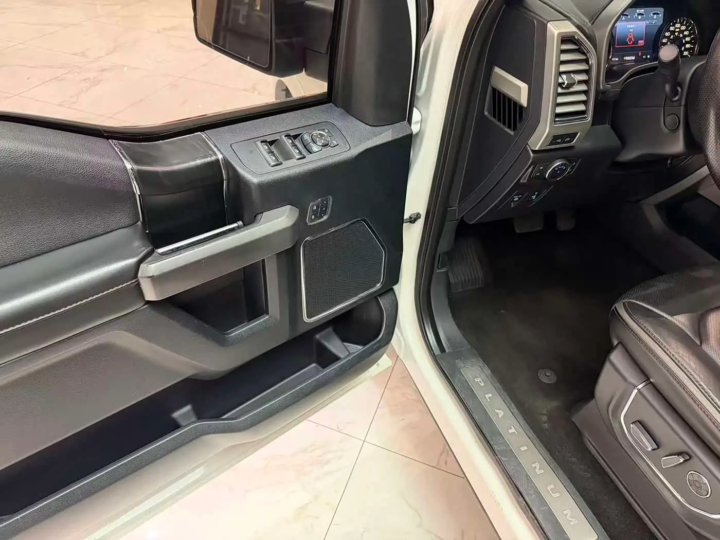 Ford F-150 Raptor 2018 — Фото 5/14