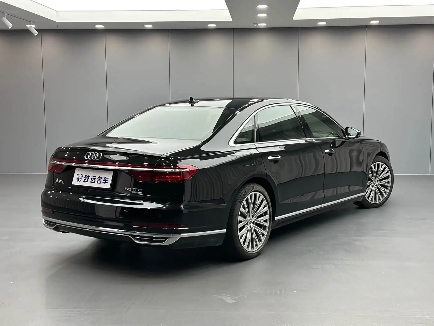 Audi A8 2022 — Фото 4/20