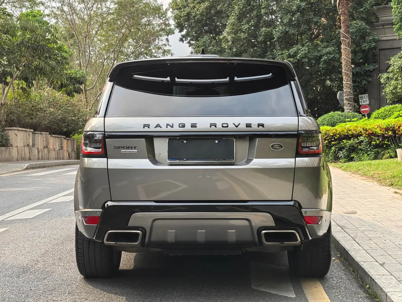 Land Rover Range Rover Sport 2018 — Photo 16/18