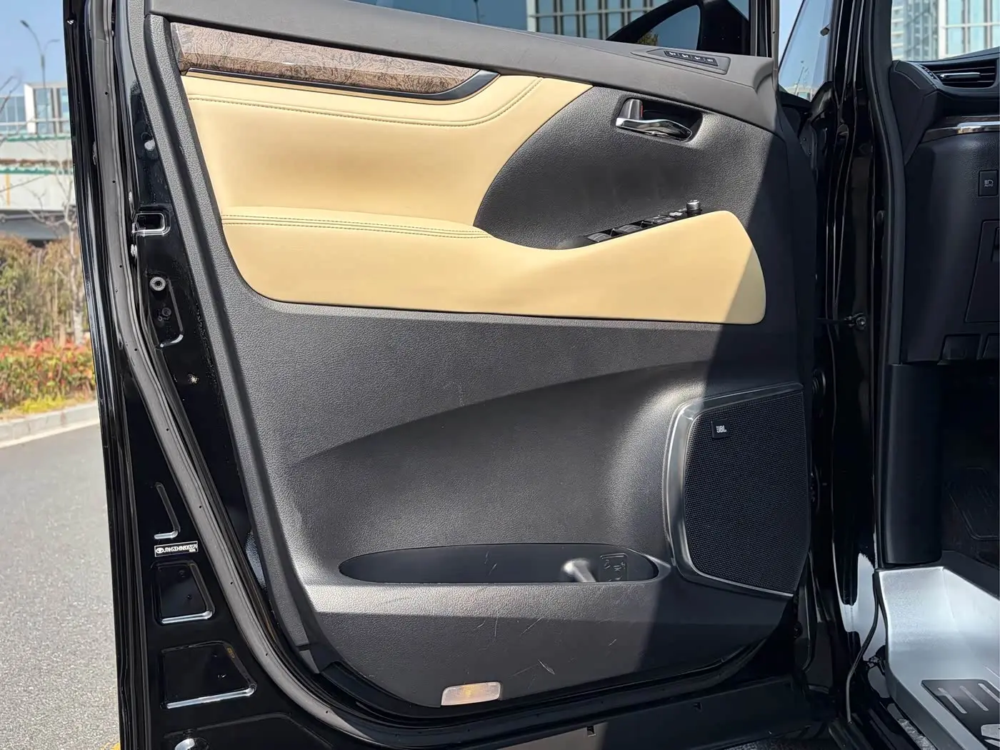 Toyota Alphard 2022 — Photo 19/20