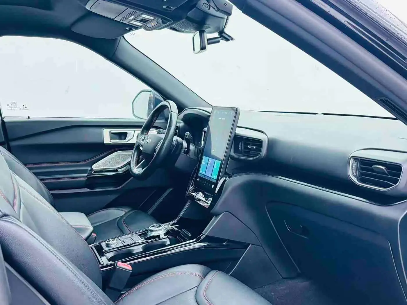 Ford Explorer 2020 — Фото 14/17