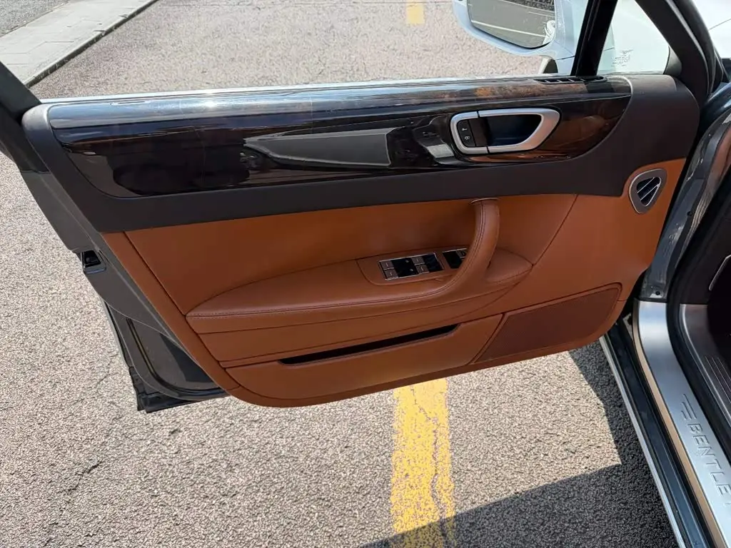 Bentley Flying Spur 2012 — Photo 6/14