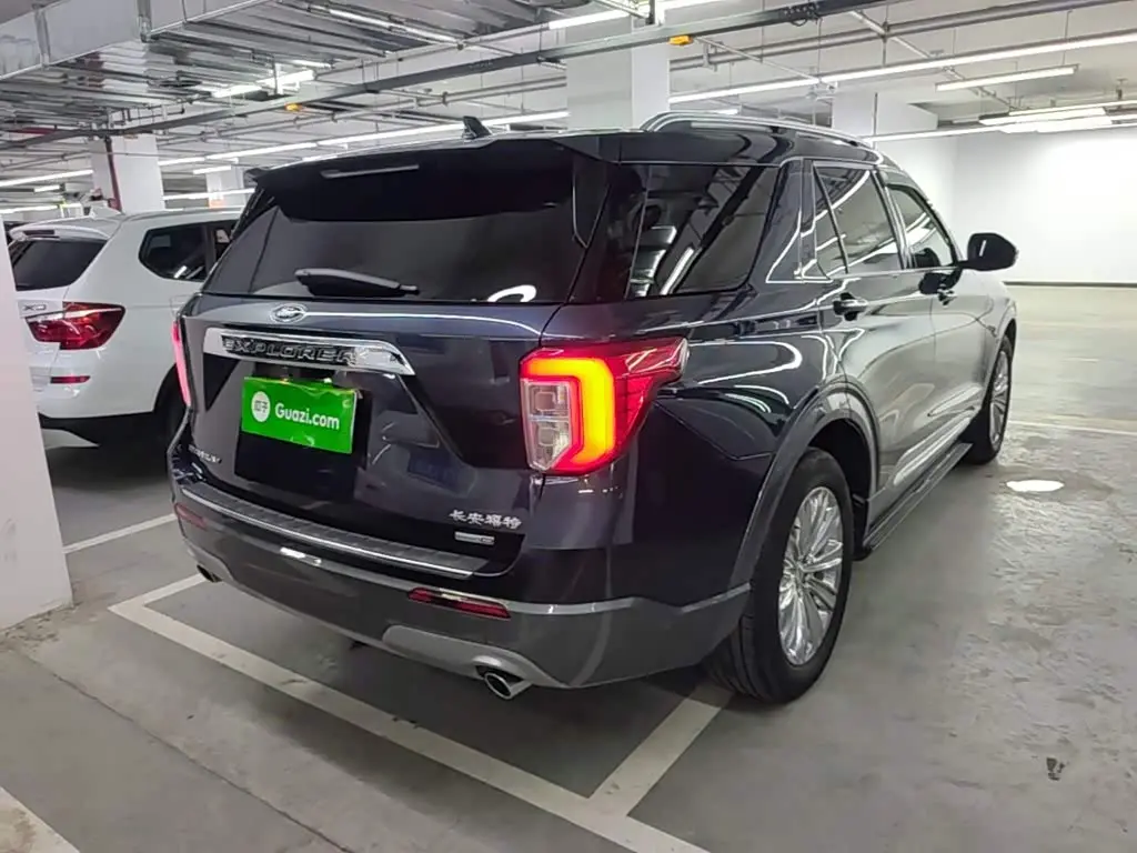 Ford Explorer 2022 — Photo 7/20