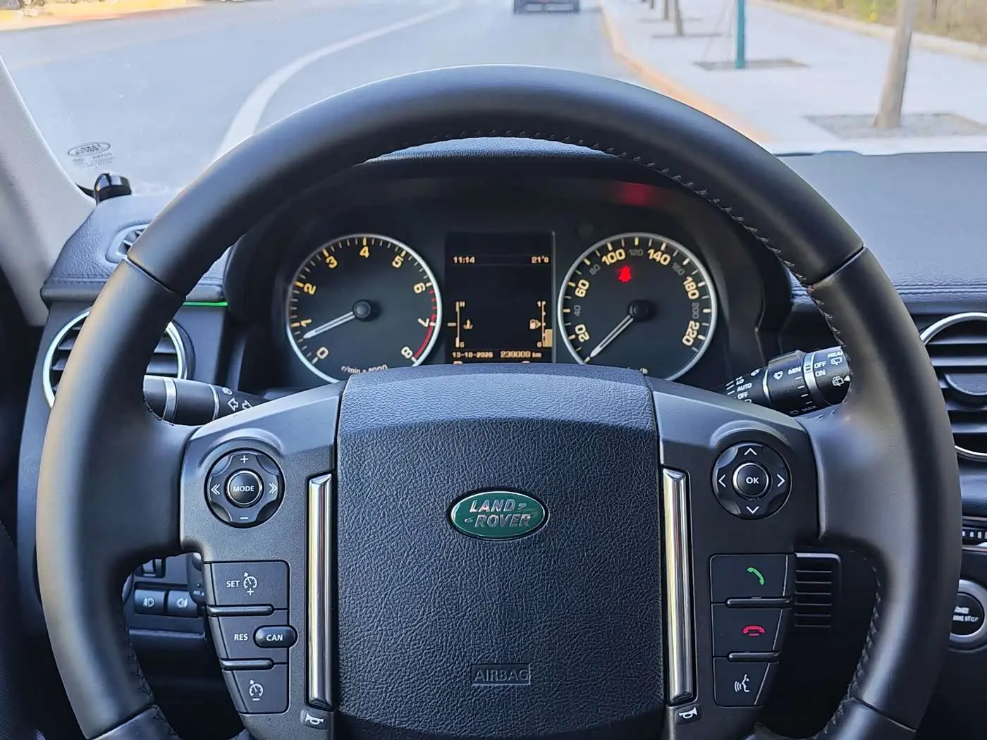 Land Rover Discovery 2012 — Photo 11/20