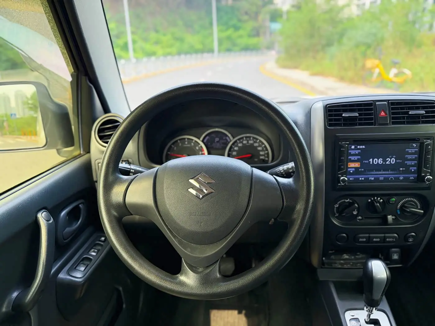 Suzuki Jimny 2018 — Photo 18/19