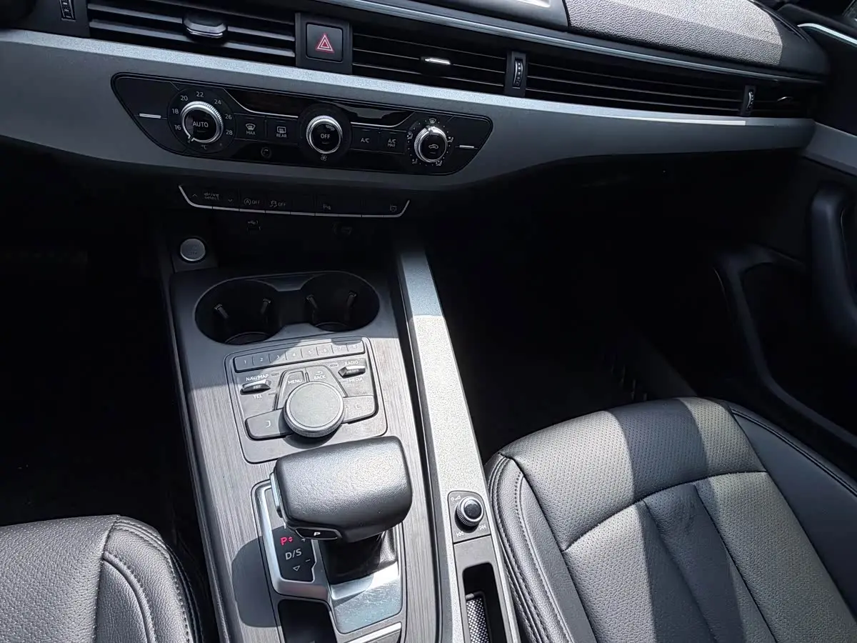 Audi A4L 2019 — Photo 15/20