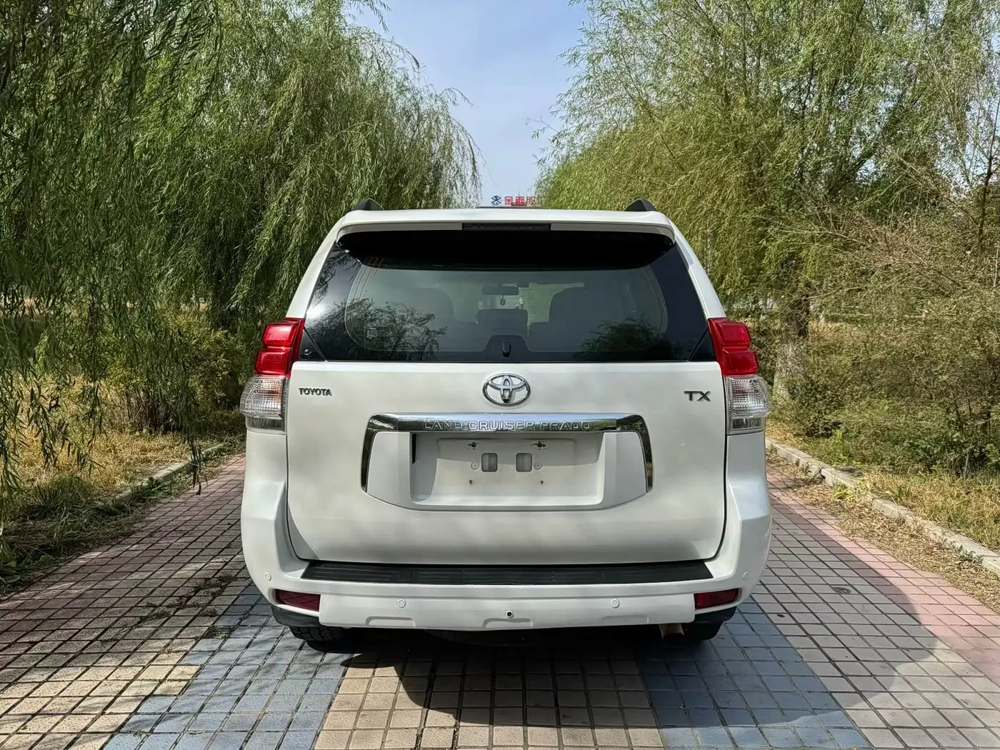 Toyota Prado 2012 — Photo 9/9