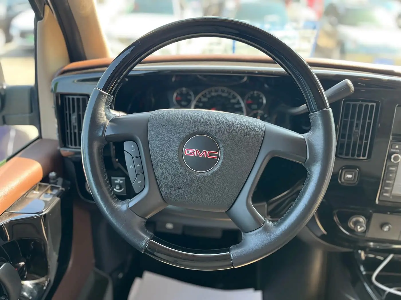 GMC Savana 2020 — Şəkil 19/20