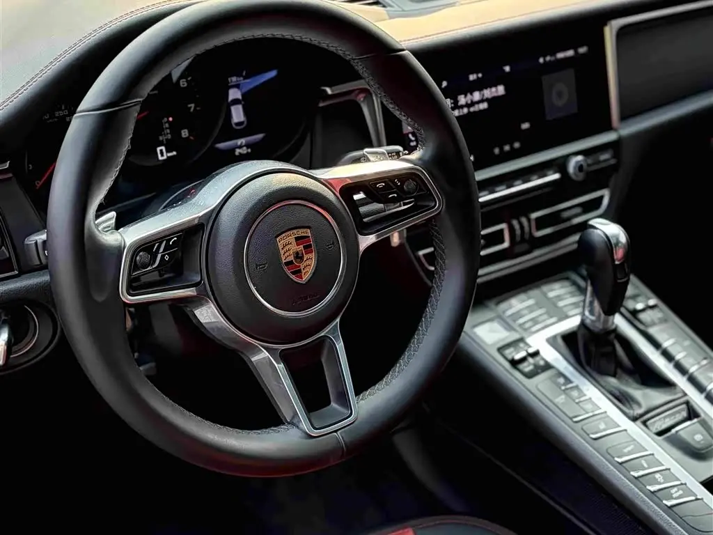 Porsche Macan 2019 — Фото 11/20