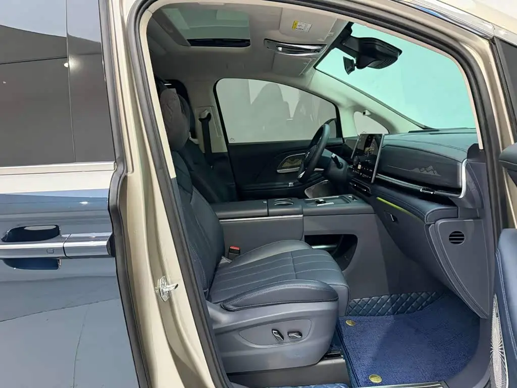 Voyah Auto Voyah Dreamer 2025 — Photo 19/20
