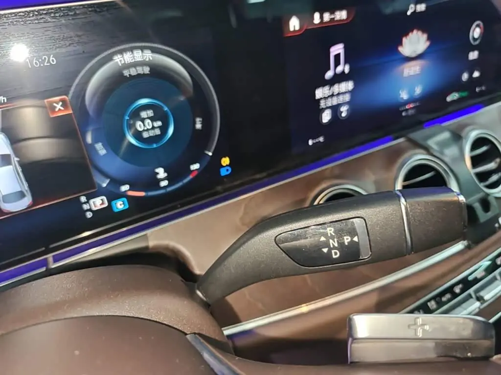 Mercedes-Benz E-Class 2021 — Photo 13/19