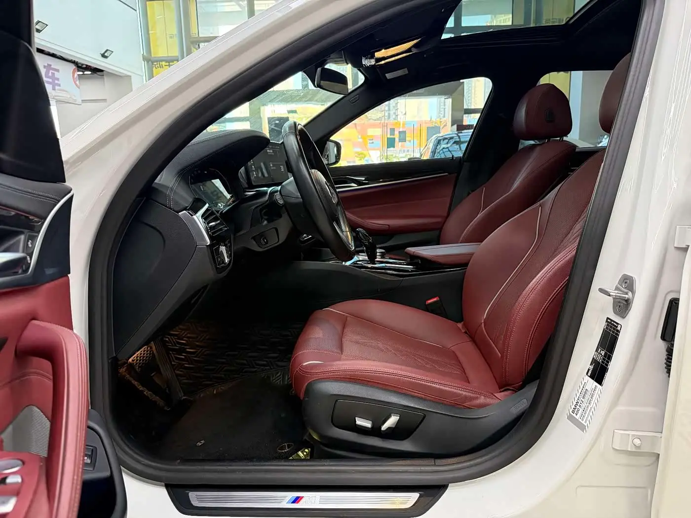 BMW 5 Series 2023 — Photo 7/16